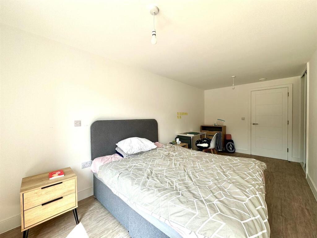 Main bedroom pic 2.jpeg