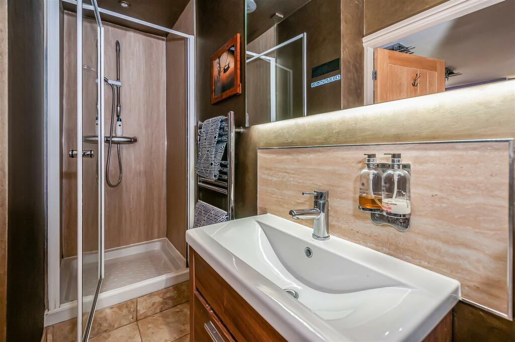 SHOWER ROOM