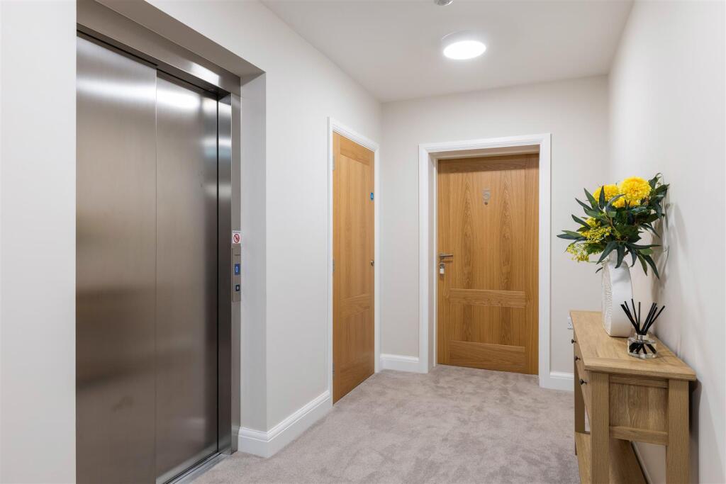 5 McLaren Court, 1 Cobham Road, KT22  9AU-24.jpg