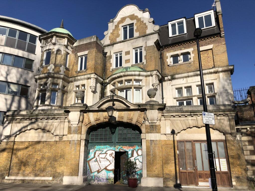 Albion Court E1