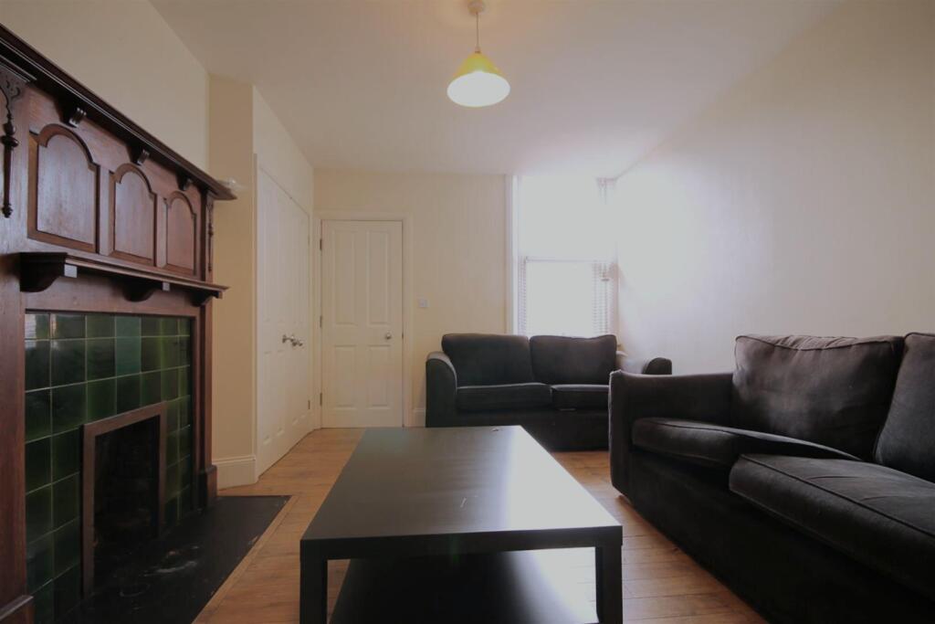 Living Room.JPG
