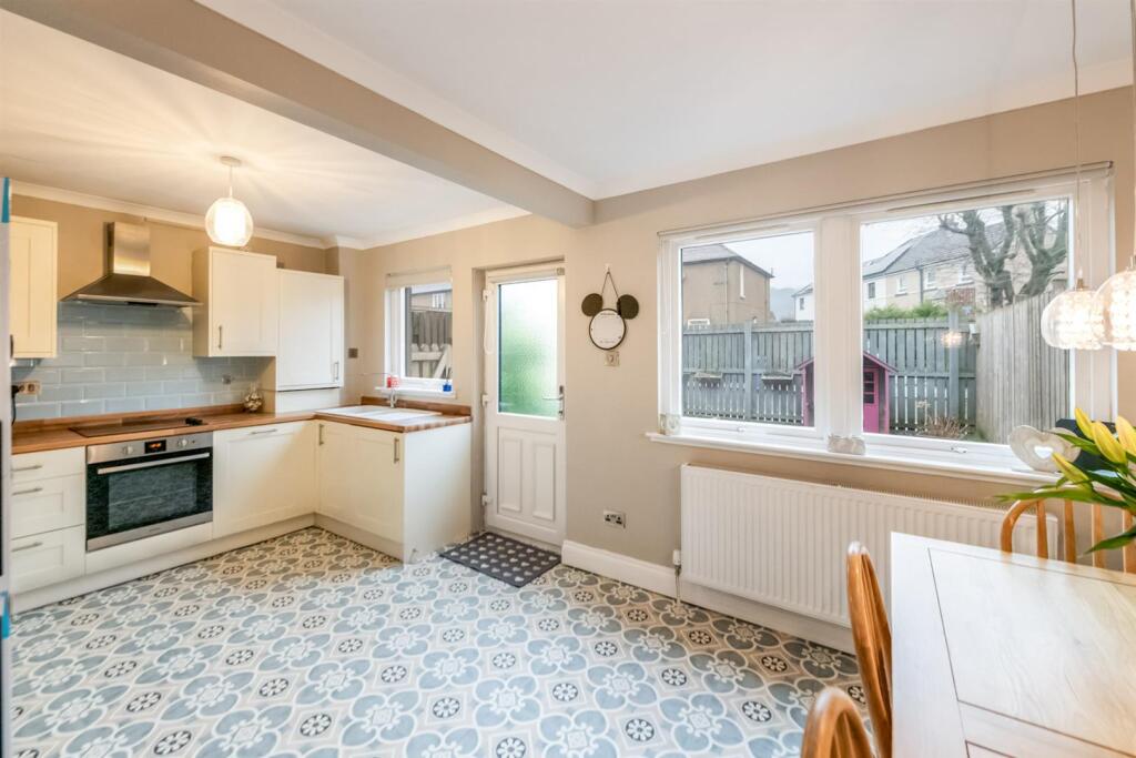 4 Hillview Place, Dollar FK14 7JG