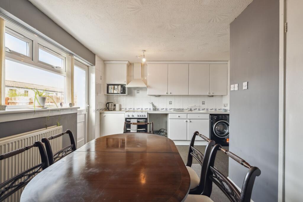 Kitchen / Dining Area