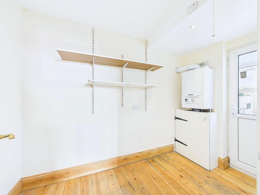 12 - 4 Bedroom End Terrace House.jpg