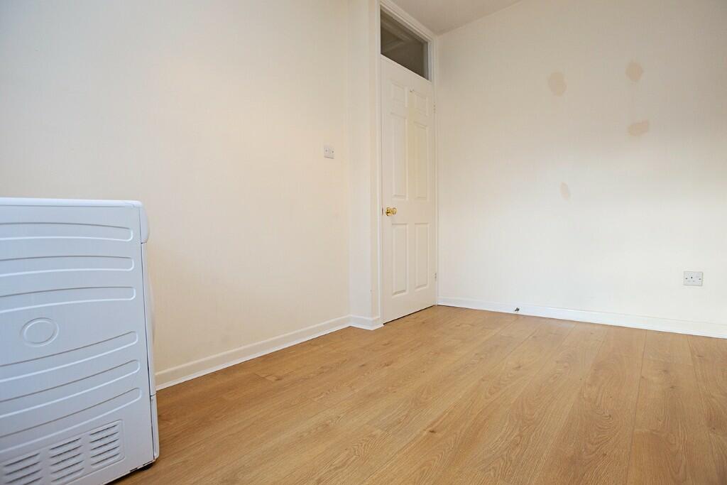 Bedroom 2 /study