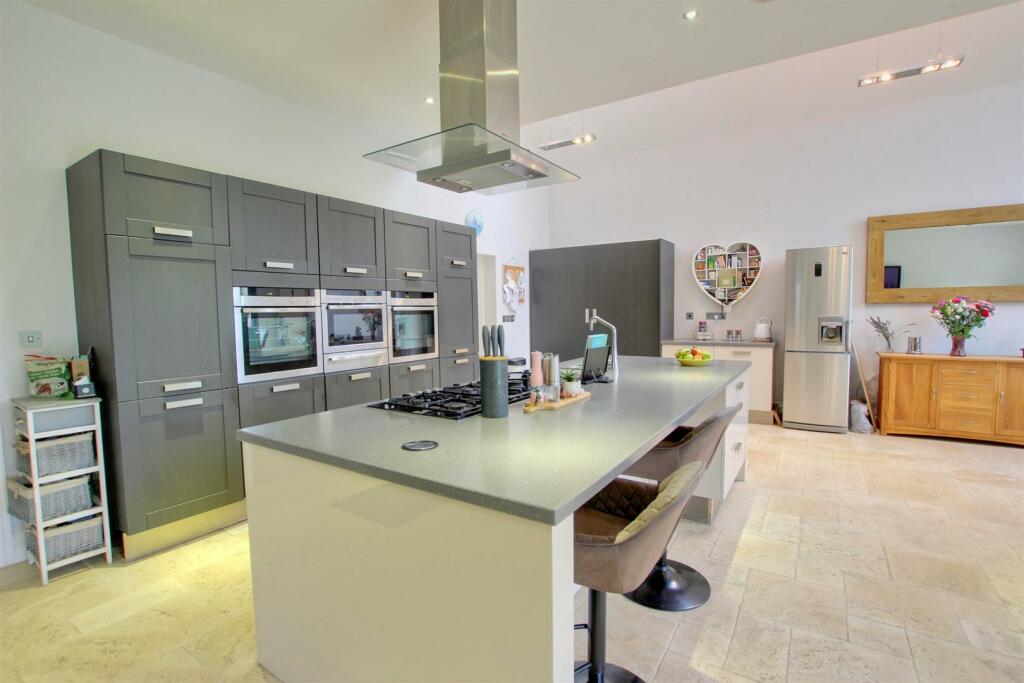 COMBINED KITCHEN, DINING &amp; DAY ROOM