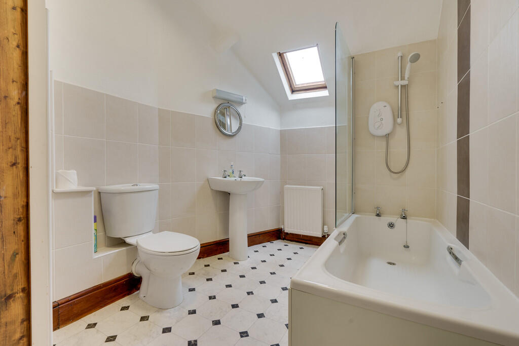 Second Floor Bath...