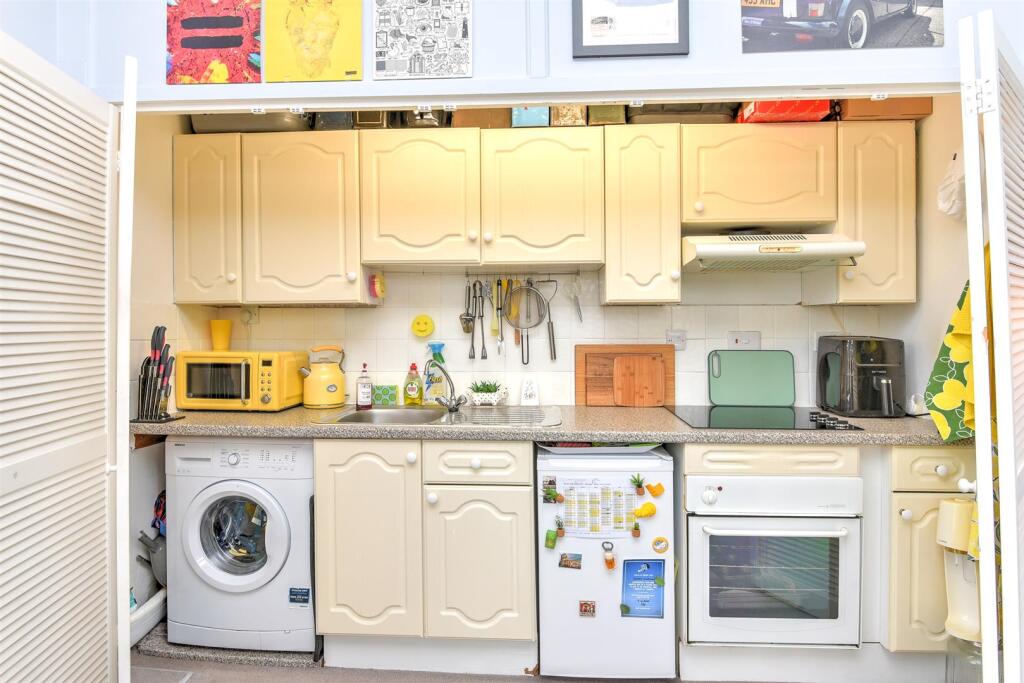 For Sale by Aspire Residential | Bath Road