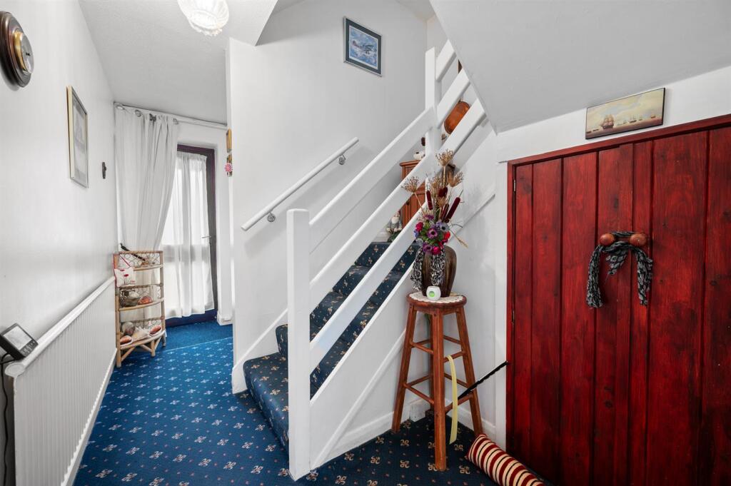 Entrance Hallway  .jpg