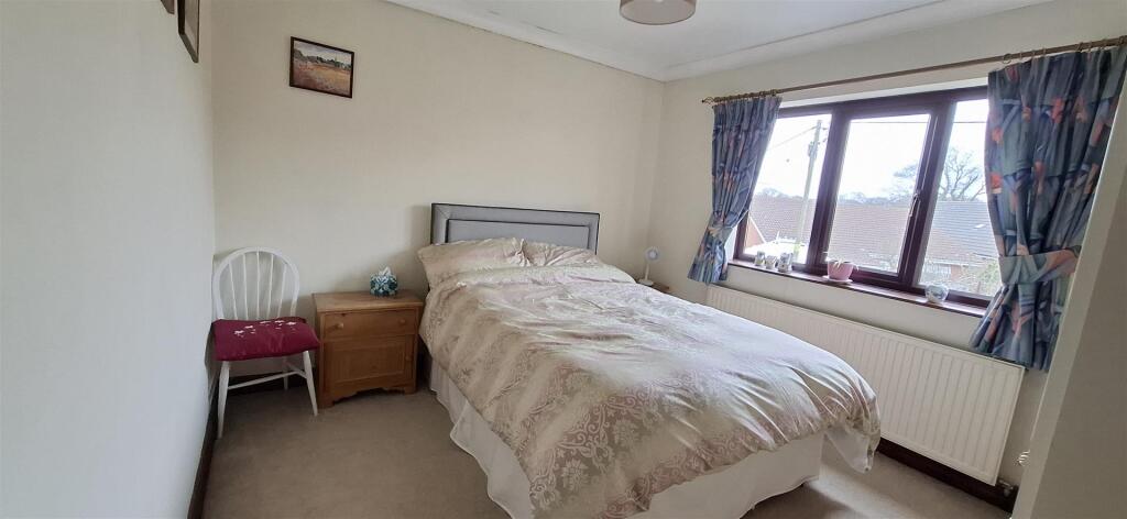BEDROOM 4
