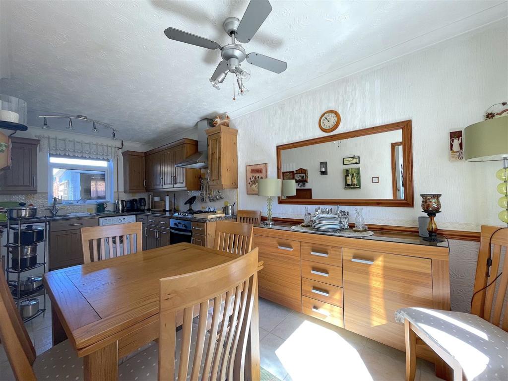 Kitchen:Dining Room (1).jpeg