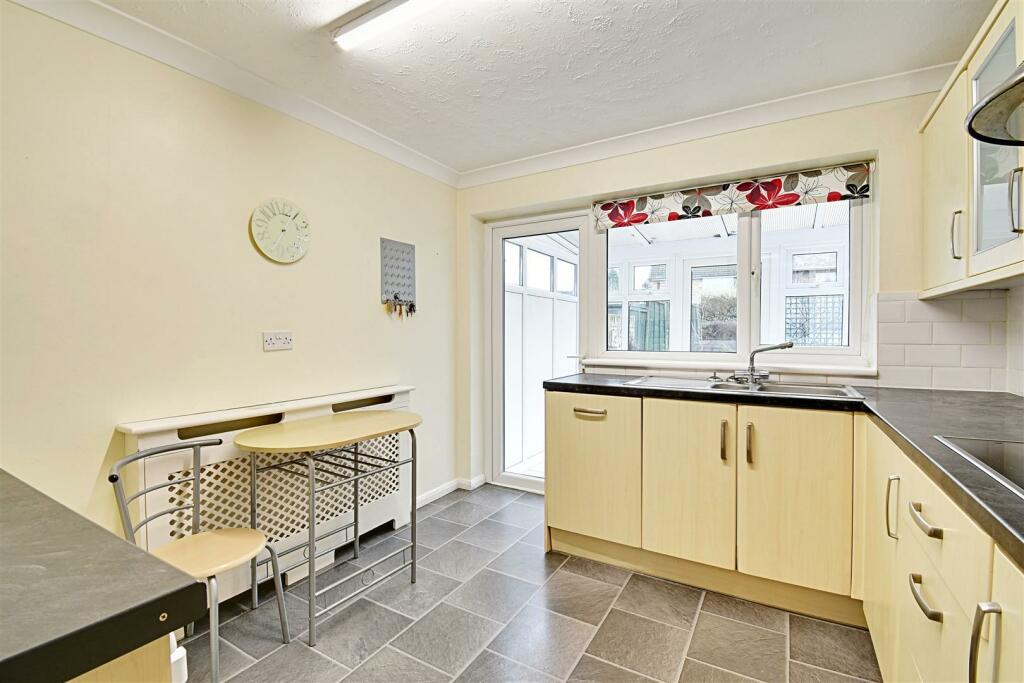 Kitchen 2.jpg
