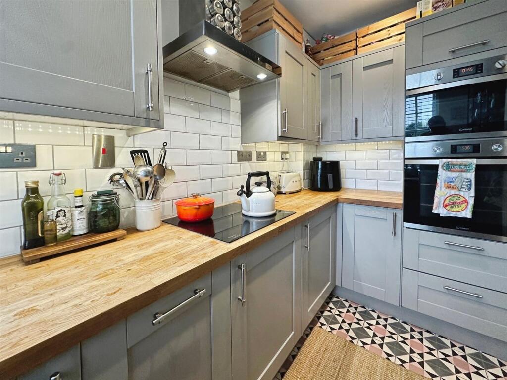 27a3f5f0--445D-8F99-661738075385-51989-00001354BC3