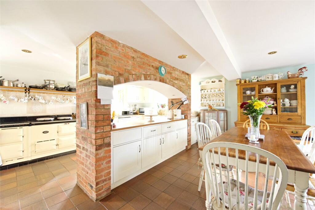 Kitchen/Breakfast Rm