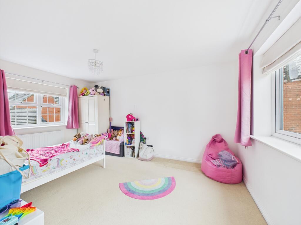 14. CAM04922G0-PR0070-STILL017