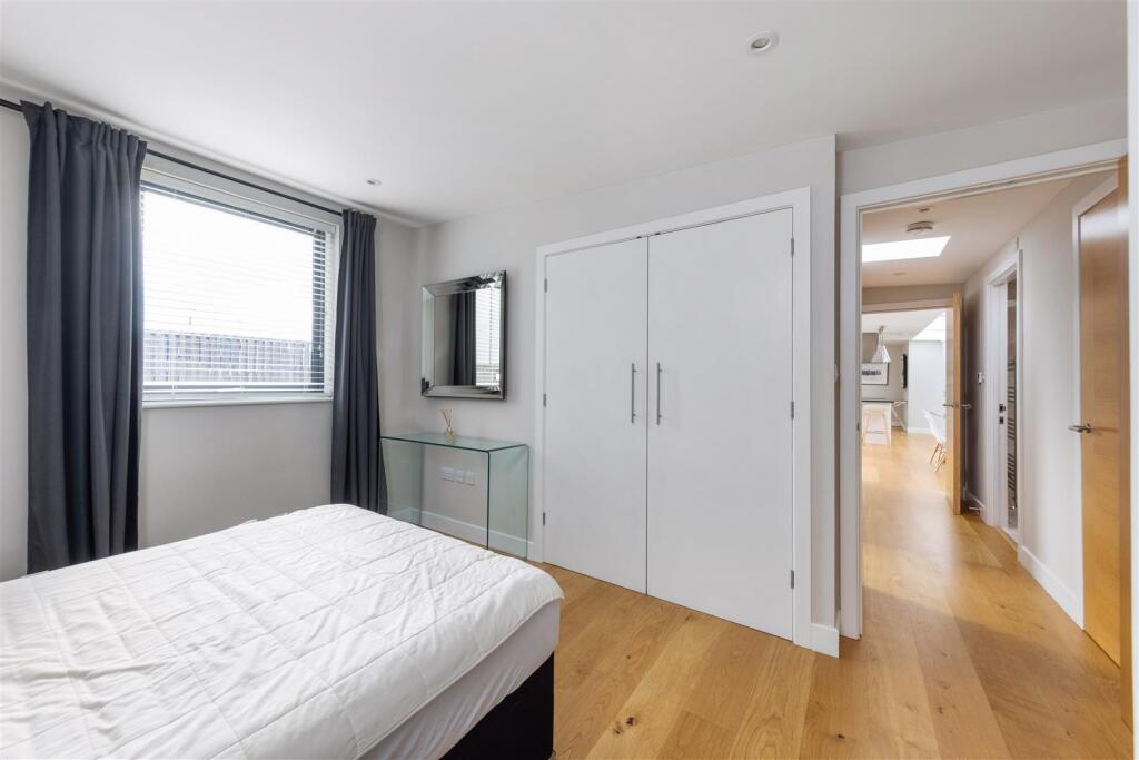 Flat 2, 278 High Street GU1 3JL-17.jpg