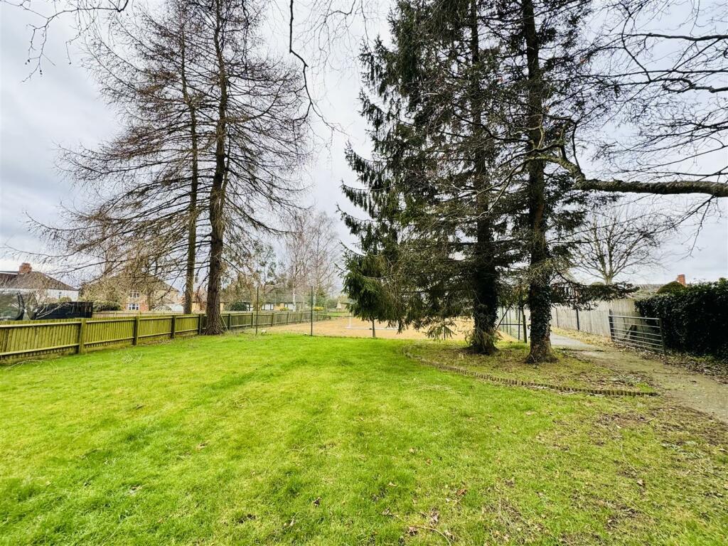 Building Plots, 13 Hartwell Road