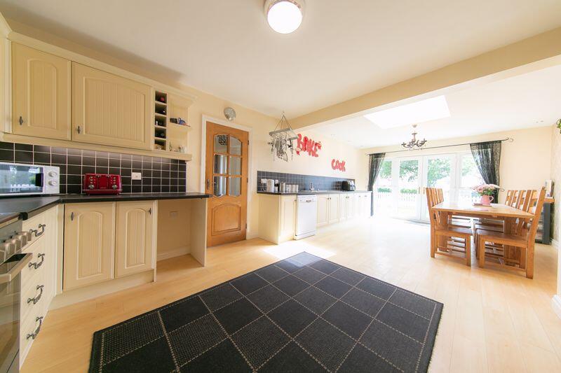 Kitchen &amp; dining room
