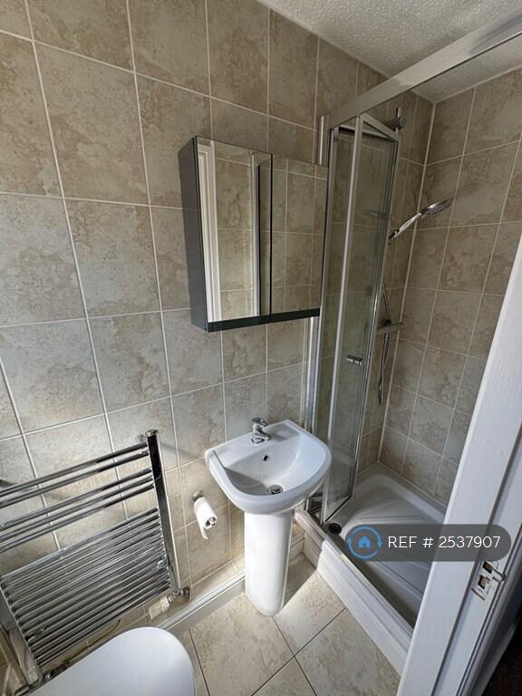 En-Suite To Main Bed