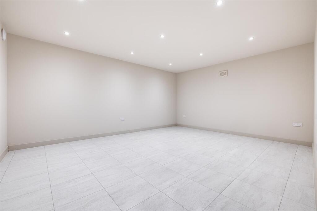 Hall Farm Close, Packington