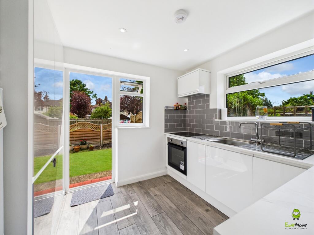 CAM02615G0-PR0093-STILL010