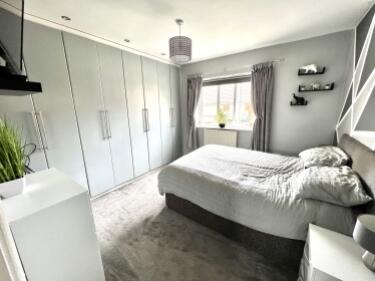 24 drake house - bedroom