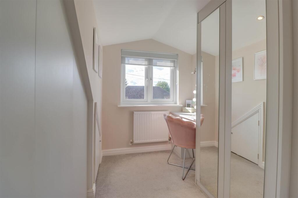 6 LILAC AVENUE DRESSING ROOM.jpg