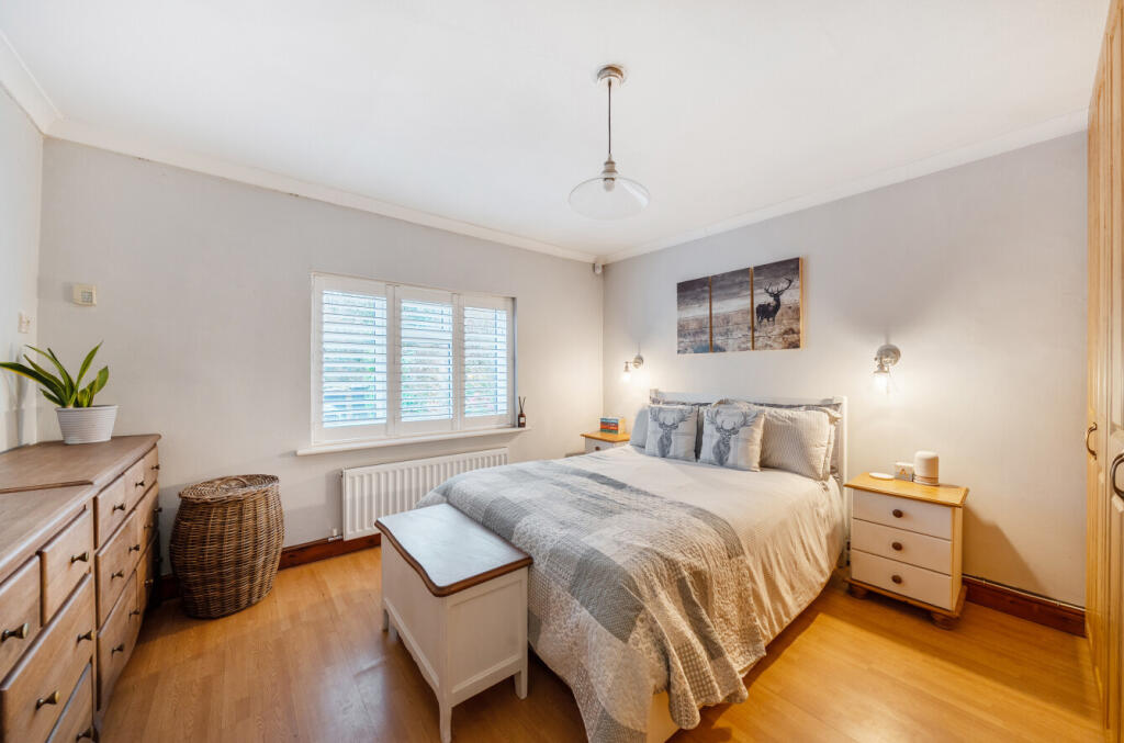 1374779-18-693c11...