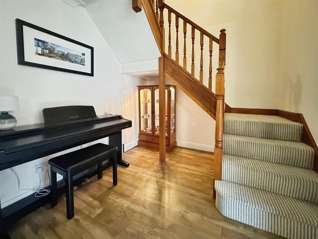 773d9489--4ACA-8738-FEEE0F05AC30-96500-00001F294B0