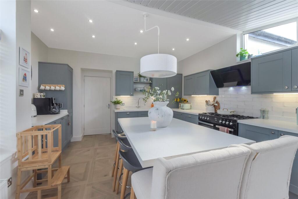 Dining/Kitchen