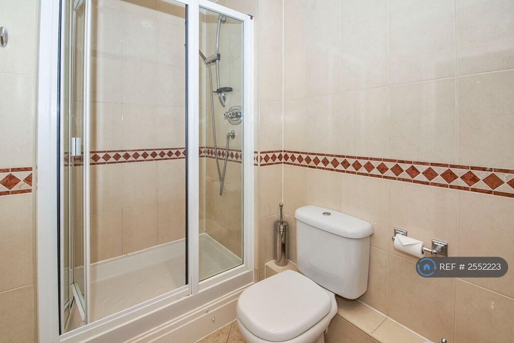 Ensuite Bathroom 