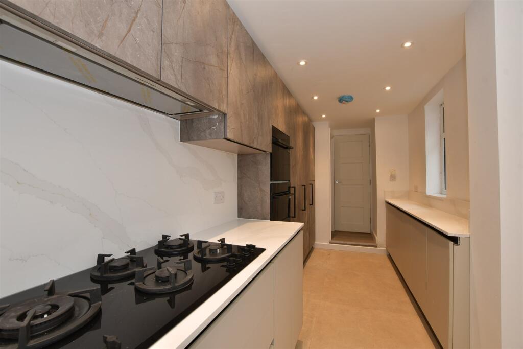 Kitchen/ Breakfast Room