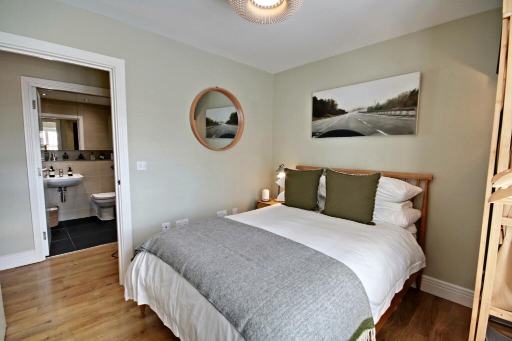 Flat 2 6 Holford Way - Bedroom 2-door