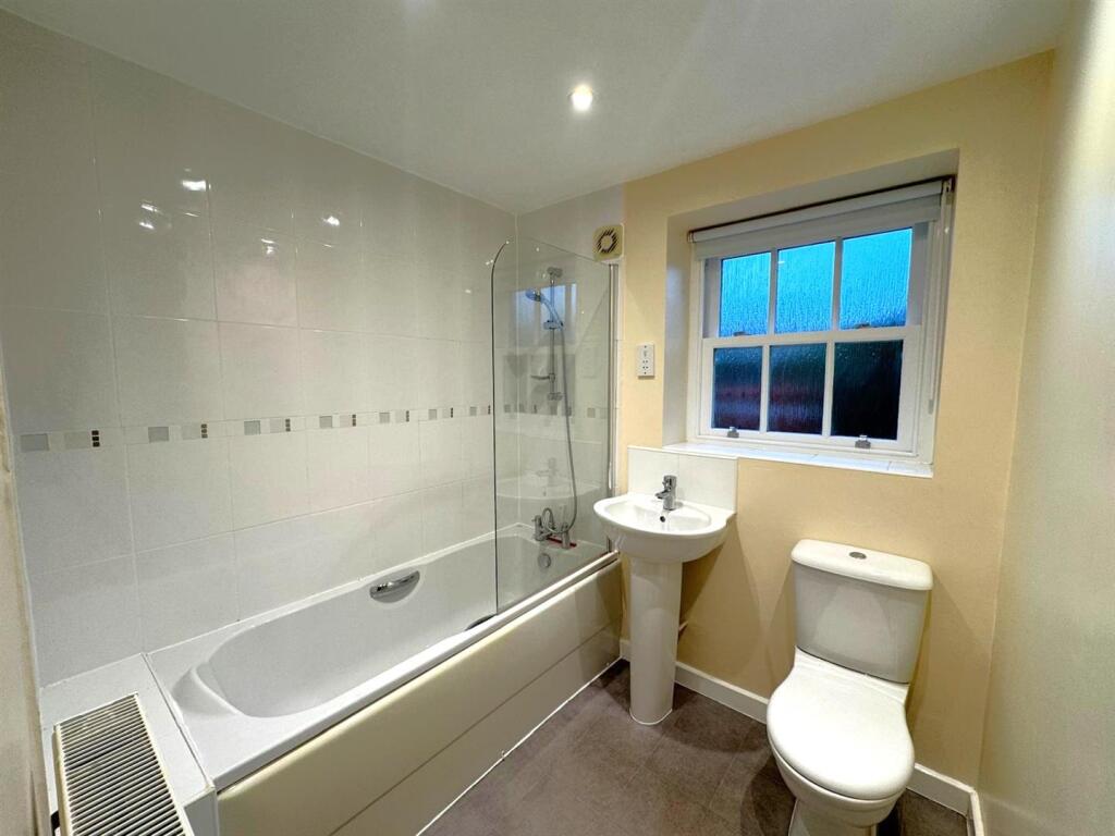 Thornton Hall Close, Northampton