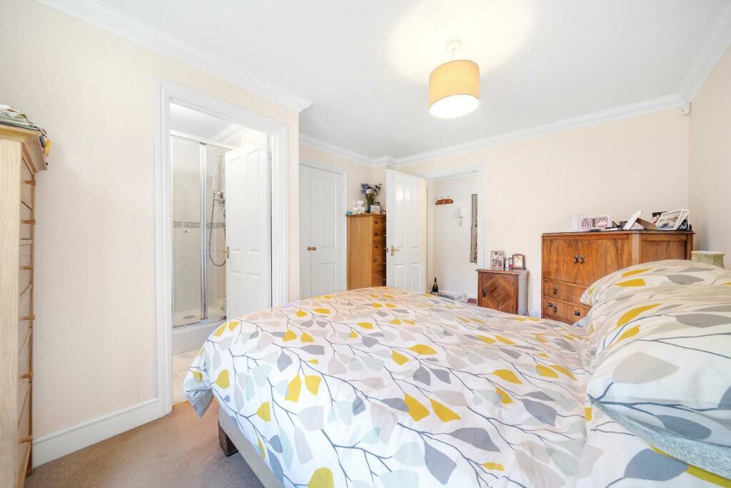 Bedroom 1 (2).jpg
