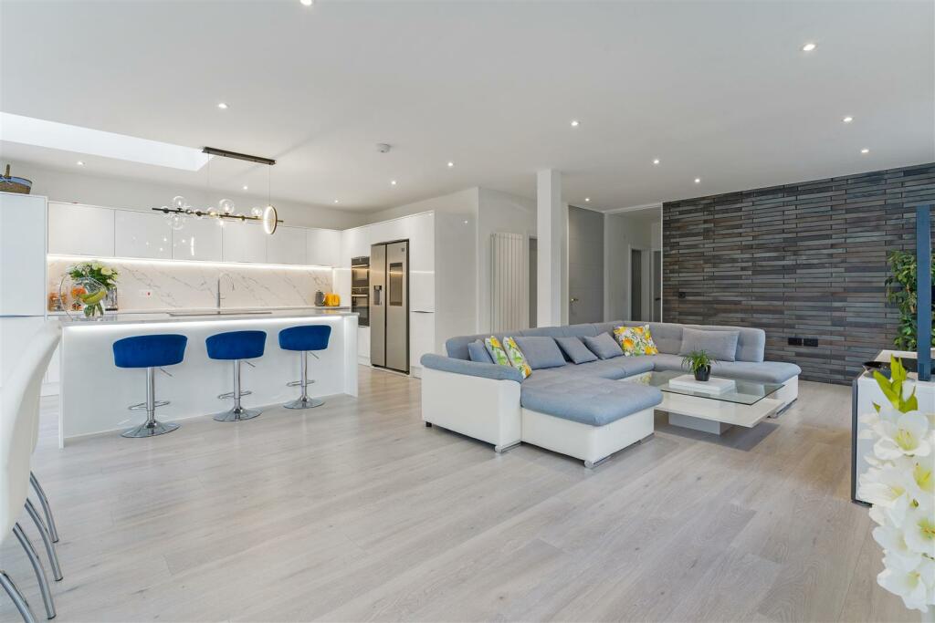 132A Sandbanks Road, fpz327738 - (2).jpg