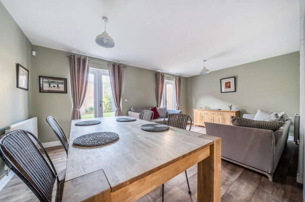 1387900-9-693fe5a...