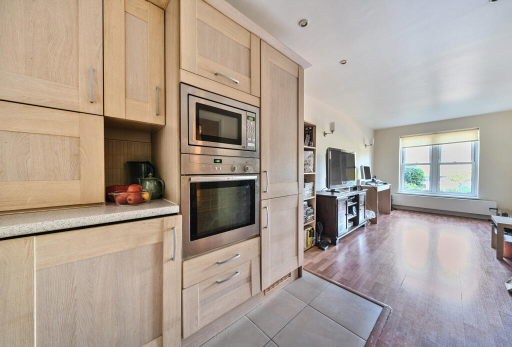 11-682329bf45990-...