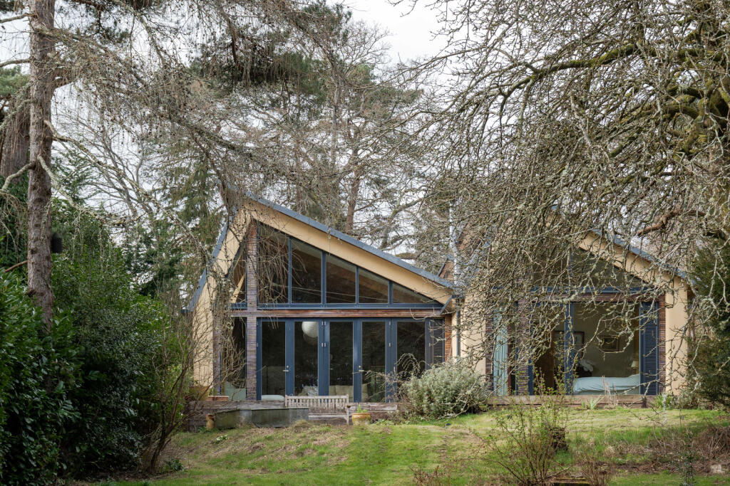 269128 - Whinwhistle Road, East Wellow SO51 6BH...