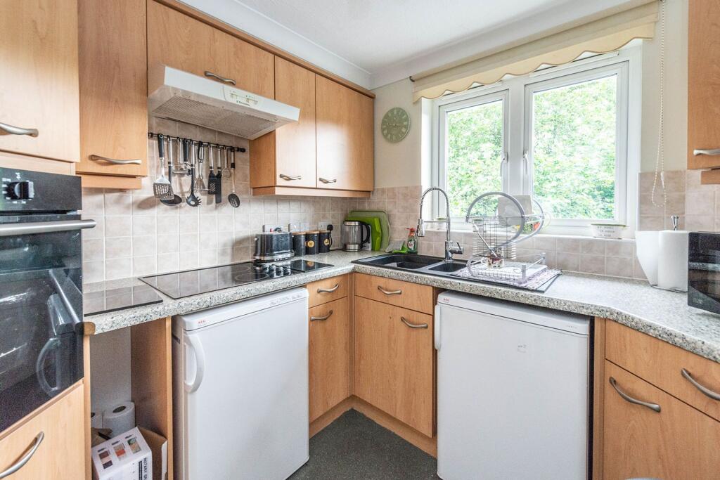 KITCHEN DINER AND LOUNGE