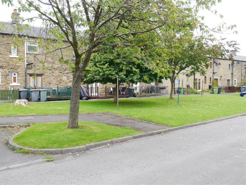 58 moorlands road  (