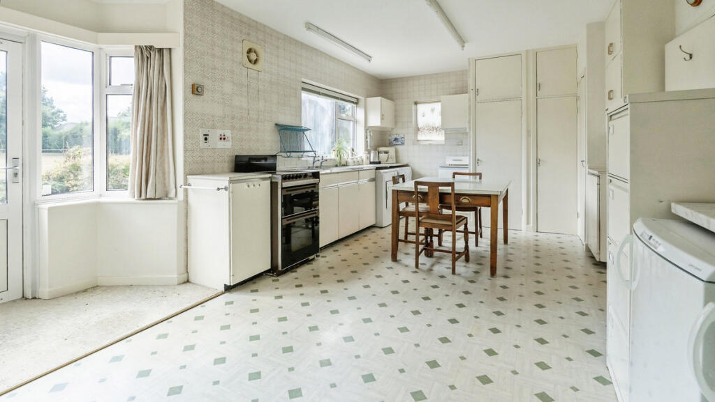 Kitchen / Breakfast Room