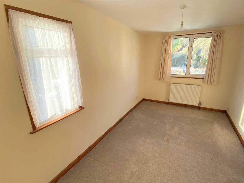 4 Park View Apartments Bedroom 1