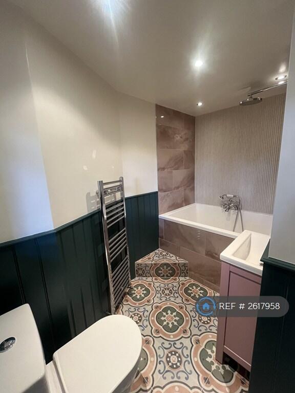 Master Bedroom En-Suite
