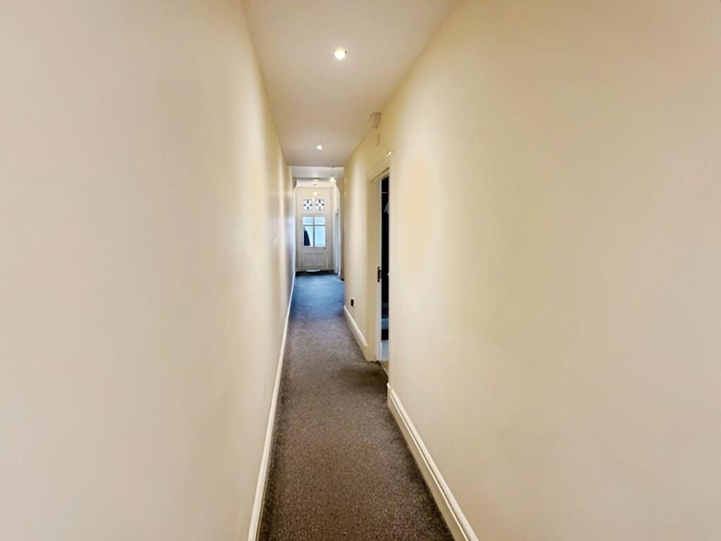 88384ea0-Hallway