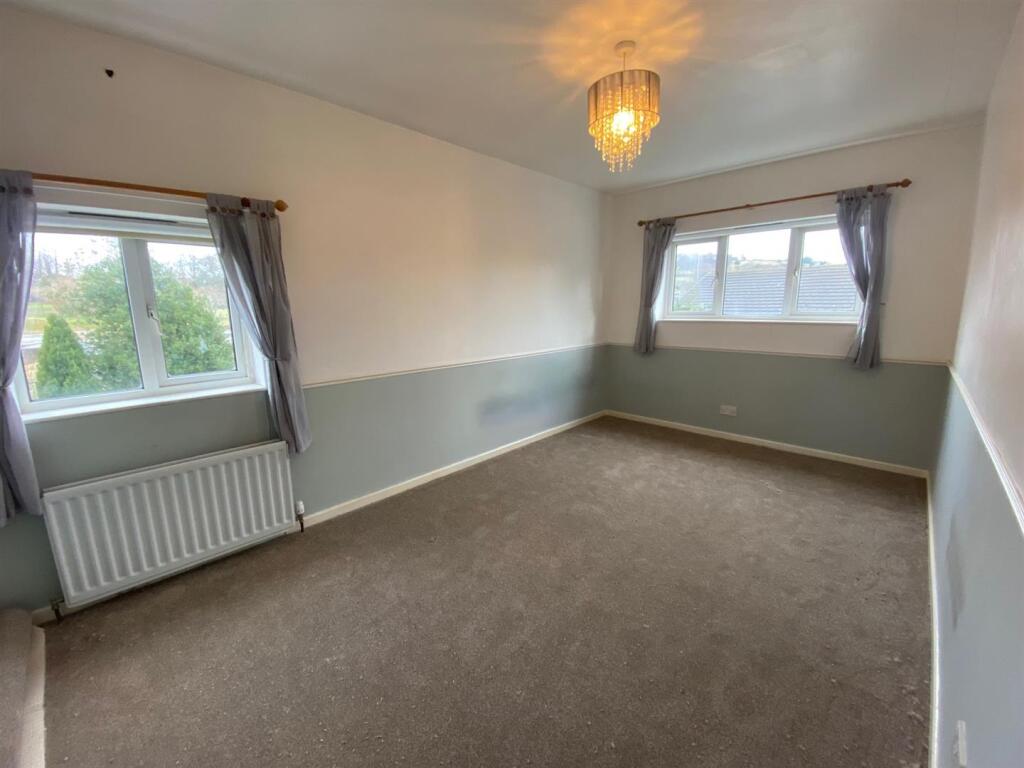 BEDROOM FRONT RIGHT.jpg