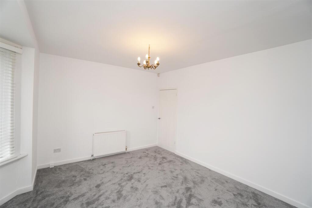 bedroom1.jpg