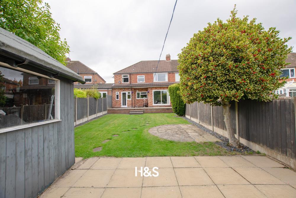 8 Leam Crescent - garden.jpg