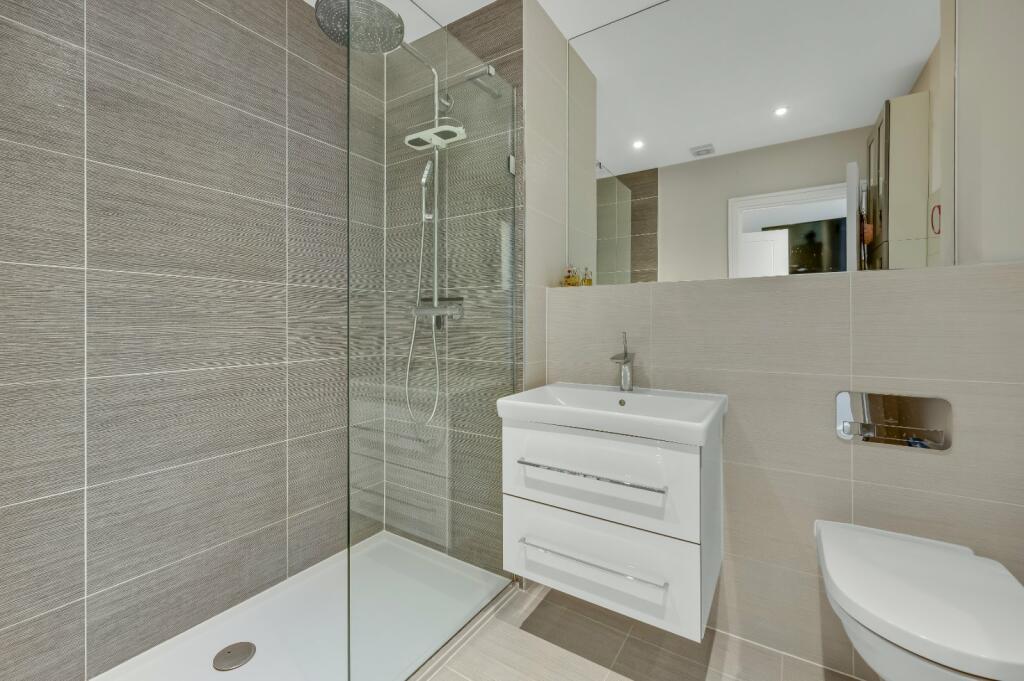 Bedroom Two En Suite