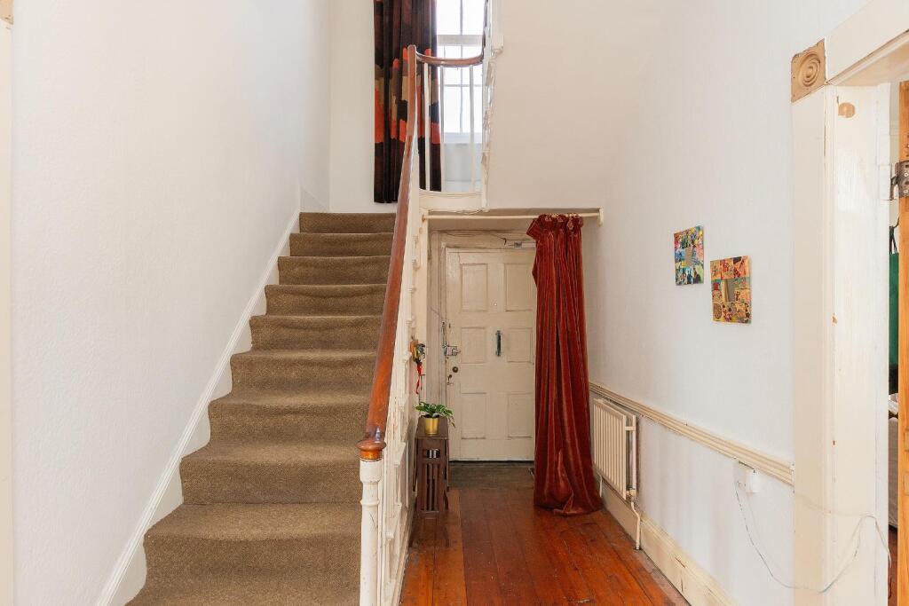 2F6RMR - Hallway C.jpg